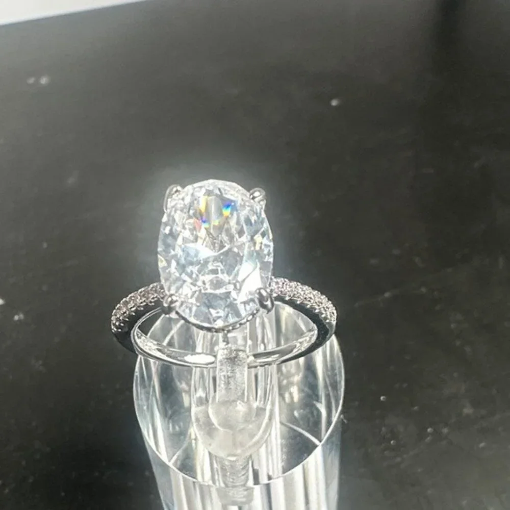 Fashion Jewelry Silver Sparkling Ring Size 8